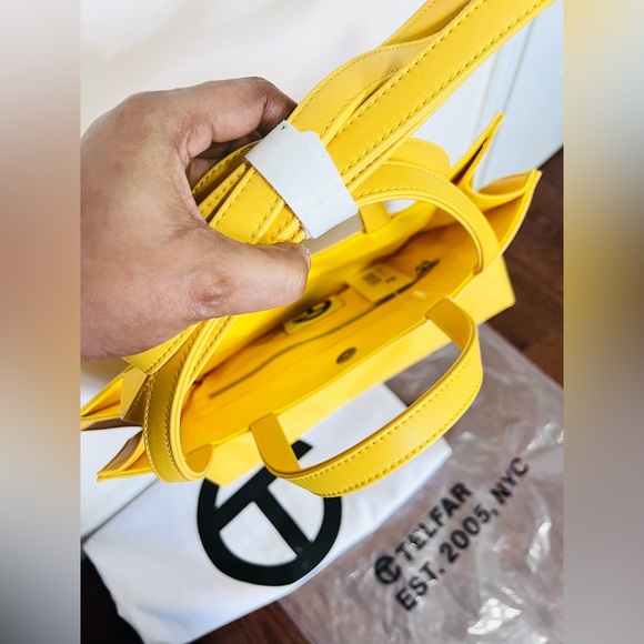 Brand new, not taken out of original package. TELFAR Yellow medium tote bag - Picture 5 of 9